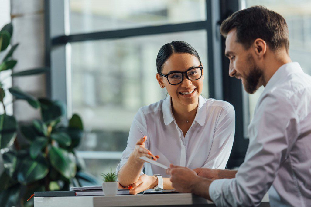 1. 5 Tips Memilih Jasa Penerjemah Tersumpah Resmi yang Profesional dan Terpercaya (1)