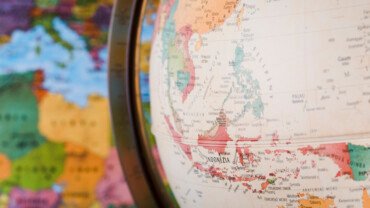 7 Negara Paling Ramah TKI dan TKW: Gaji Tinggi & Perlindungan