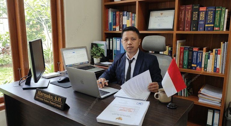 Harmoko Sarjana Hukum Direktur Solusi Penerjemah